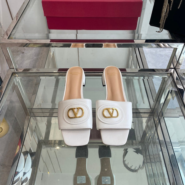 VLTN HIGH HEEL 25S 30 MM IN WHITE LAMBSKIN WITH GOLD HARDWARE