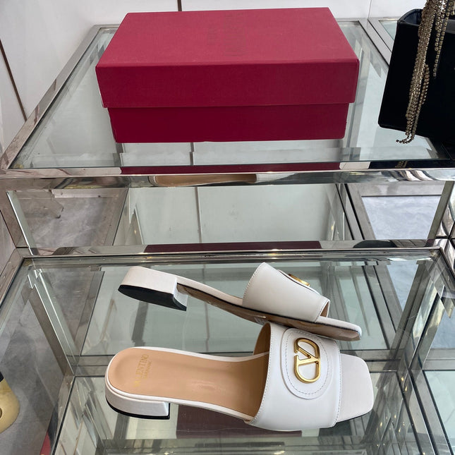 VLTN HIGH HEEL 25S 30 MM IN WHITE LAMBSKIN WITH GOLD HARDWARE