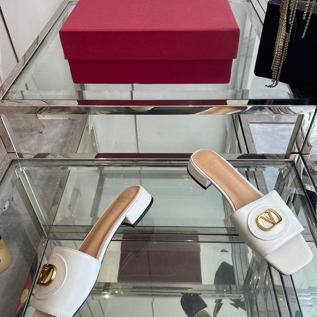 VLTN HIGH HEEL 25S 30 MM IN WHITE LAMBSKIN WITH GOLD HARDWARE