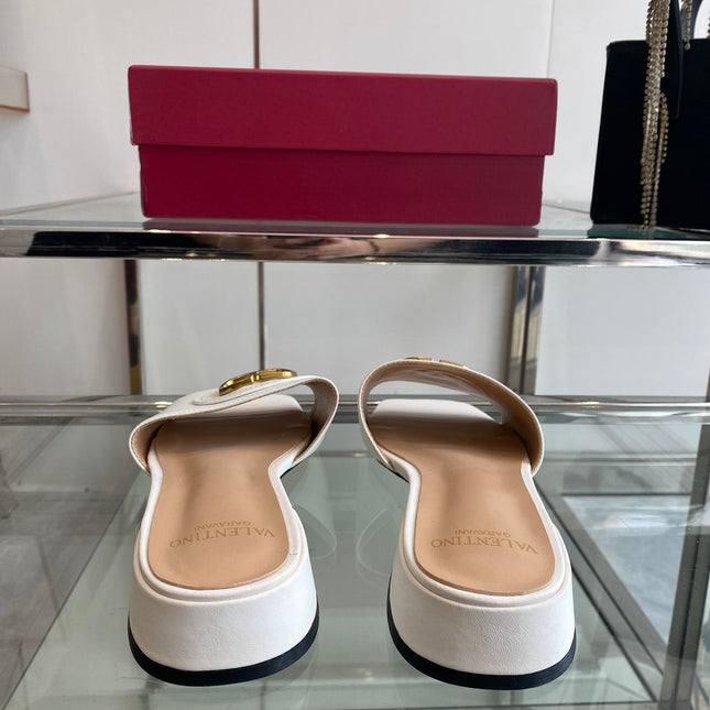 VLTN HIGH HEEL 25S 30 MM IN WHITE LAMBSKIN WITH GOLD HARDWARE