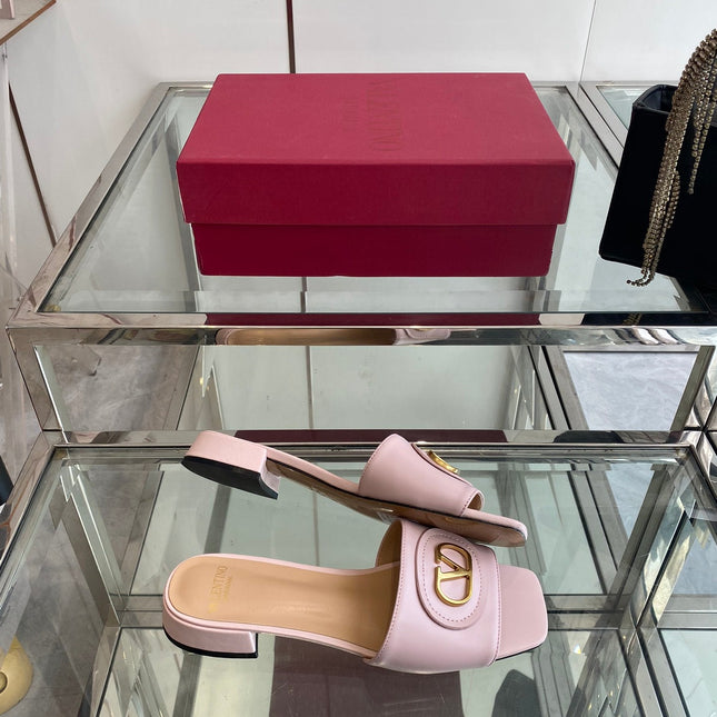 VLTN HIGH HEEL 25S 30 MM IN LIGHT PINK LAMBSKIN WITH GOLD HARDWARE