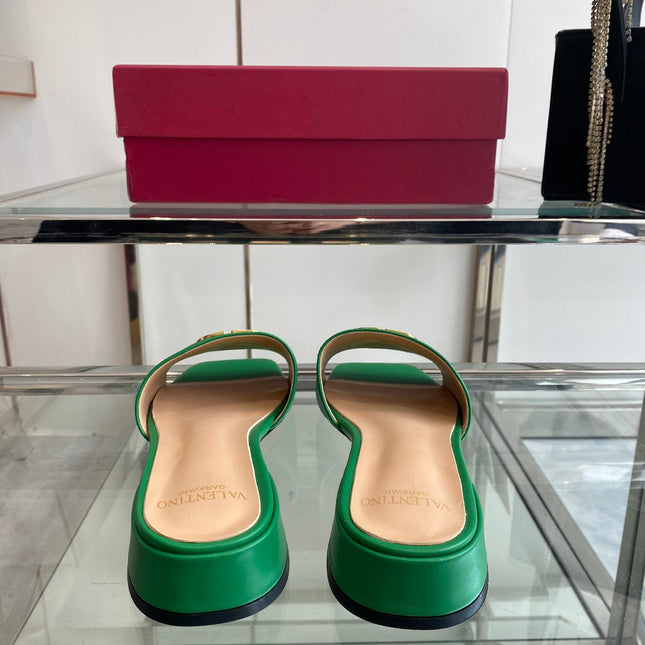 VLTN HIGH HEEL 25S 30 MM IN GREEN LAMBSKIN WITH GOLD HARDWARE