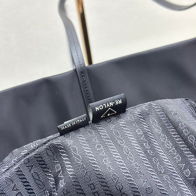 MEDIUM SHOPPING BAG 40 IN BLACK RE-NYLON FABRIC