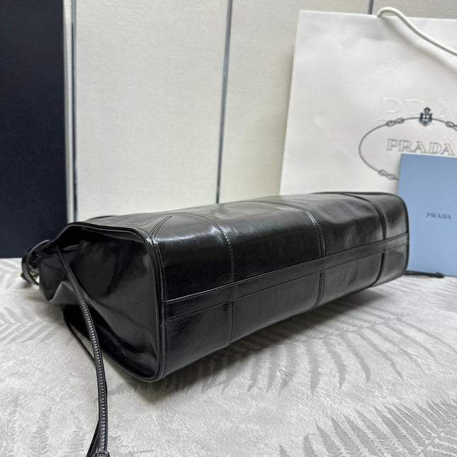 TOTE BAG WITH BELT 42 IN BLACK OIL WAX LAMBSKIN GOLD HARDWARE