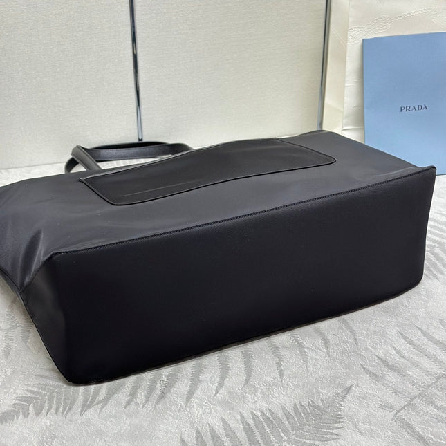CLASSIC TOTE BAG 43 IN BLACK RE-NYLON FABRIC