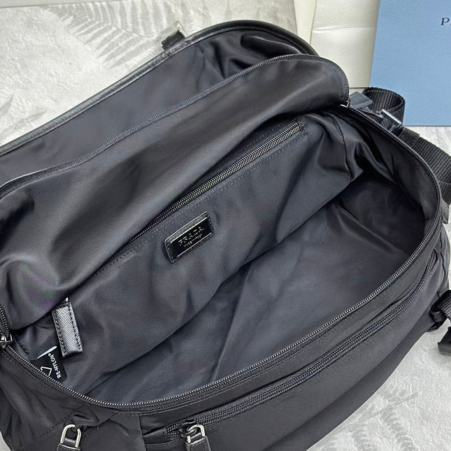 SHOULDER BAG 32 IN BLACK RE-NYLON TRIANGLE LOGO