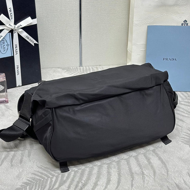 SHOULDER BAG 32 IN BLACK RE-NYLON TRIANGLE LOGO