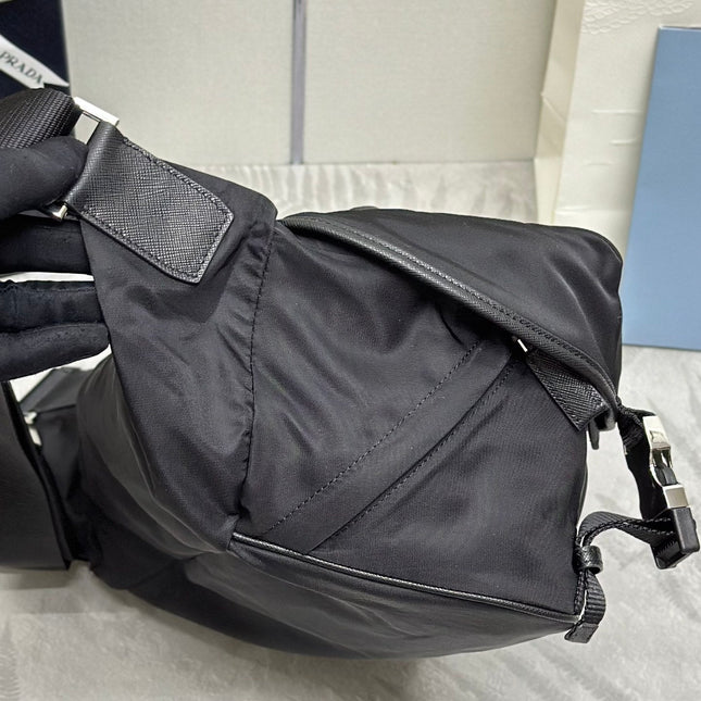 SHOULDER BAG 32 IN BLACK RE-NYLON TRIANGLE LOGO