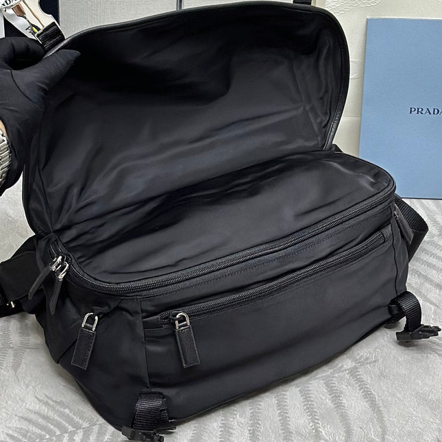 SHOULDER BAG 32 IN BLACK RE-NYLON TRIANGLE LOGO