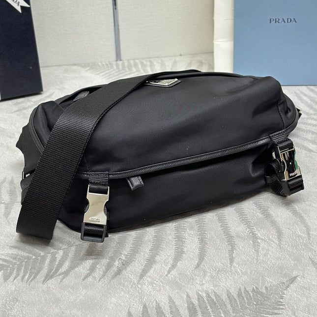 SHOULDER BAG 27 IN BLACK RE-NYLON TRIANGLE LOGO