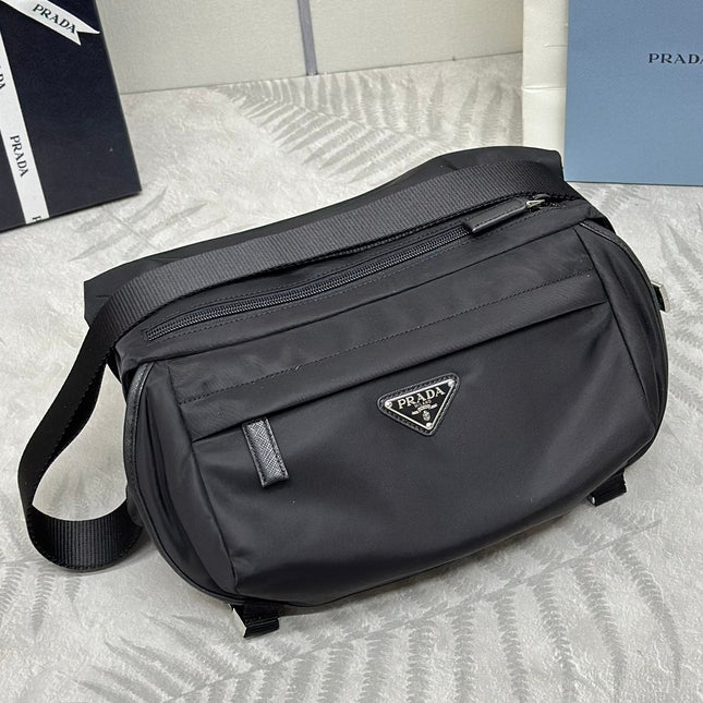 SHOULDER BAG 27 IN BLACK RE-NYLON TRIANGLE LOGO