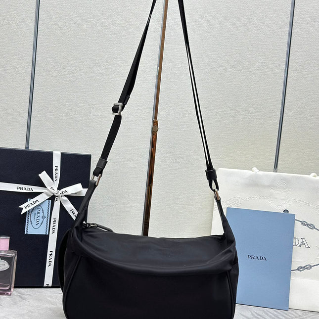 SHOULDER BAG 27 IN BLACK RE-NYLON TRIANGLE LOGO