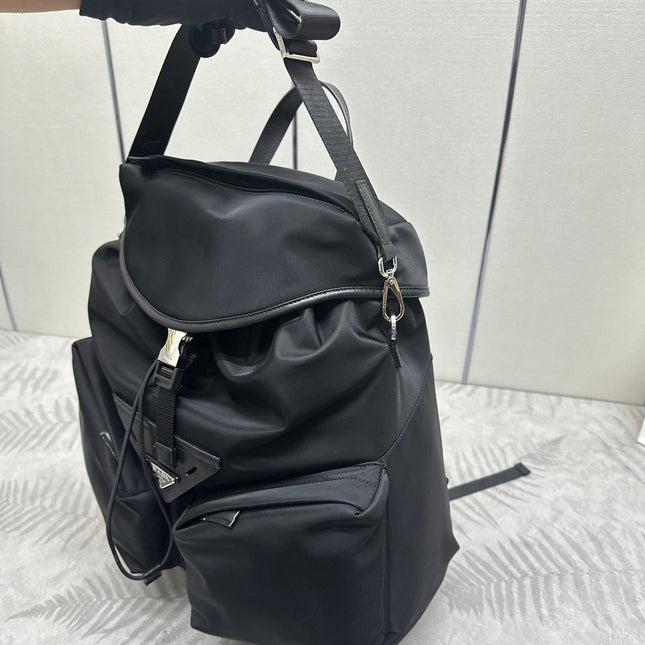 TRIANGLE LOGO BACKPACK 42 IN BLACK RE-NYLON