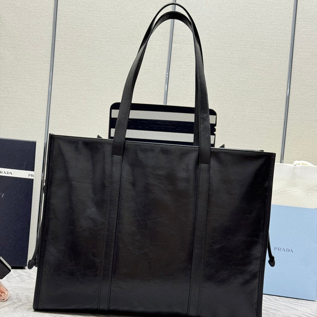 TOTE BAG 39 IN BLACK SMOOTH CALFSKIN