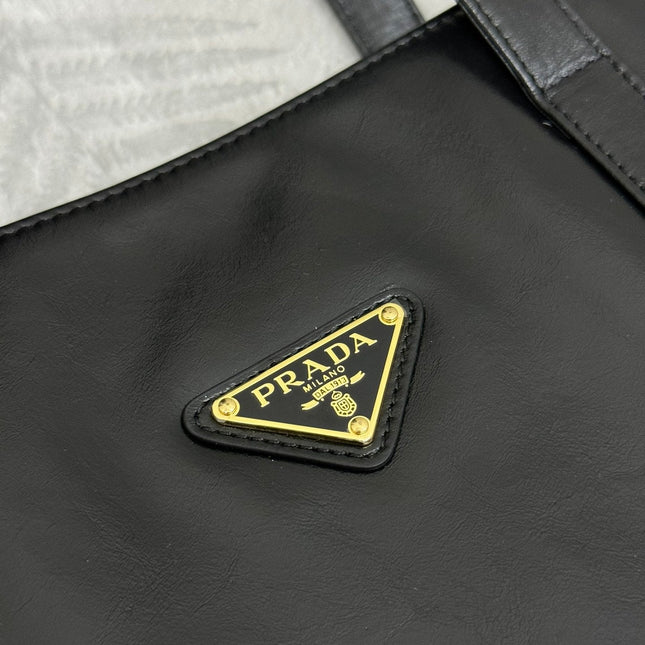 TOTE BAG 39 IN BLACK SMOOTH CALFSKIN