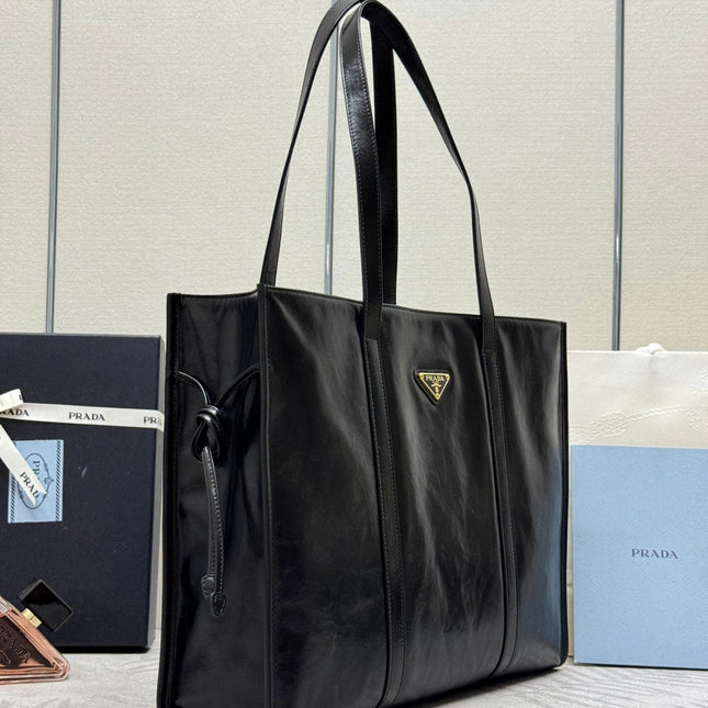 TOTE BAG 39 IN BLACK SMOOTH CALFSKIN