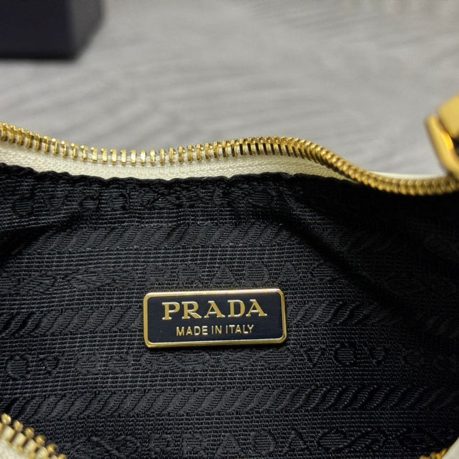 HOBO BAG 23 IN WHITE NAPPA LAMBSKIN GOLD CHAIN