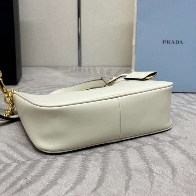 HOBO BAG 23 IN WHITE NAPPA LAMBSKIN GOLD CHAIN