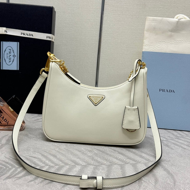 HOBO BAG 23 IN WHITE NAPPA LAMBSKIN GOLD CHAIN