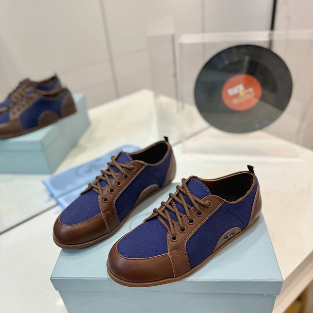 SNEAKERS IN BROWN LAMBSKIN AND NAVY BLUE CANVAS