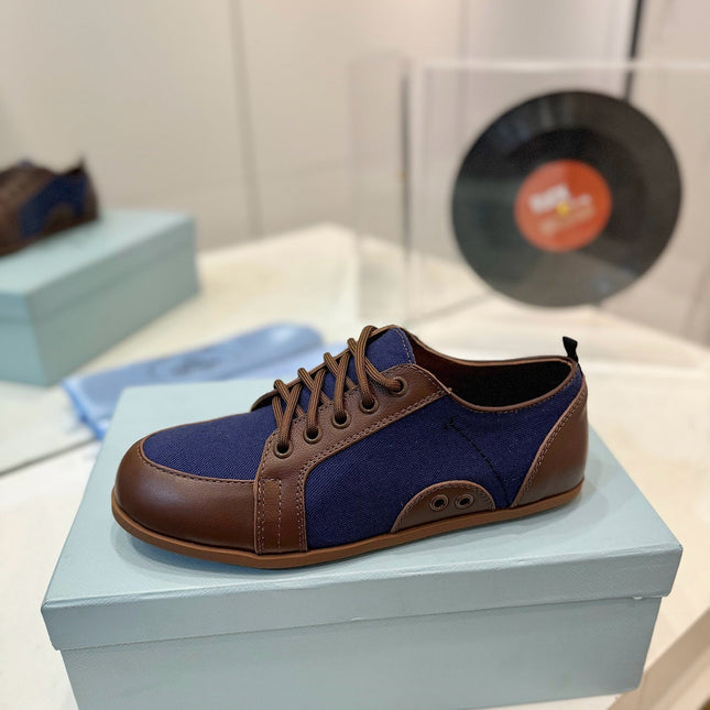 SNEAKERS IN BROWN LAMBSKIN AND NAVY BLUE CANVAS