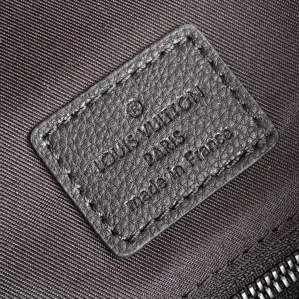 LV 25S CHRISTOPHER BACKPACK 47 IN DAMOFLAGE BLACK CALFSKIN