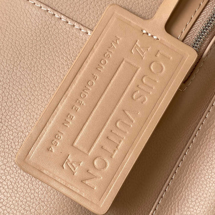 LV 25S TAKEOFF BACKPACK 43 IN BEIGE CALFSKIN