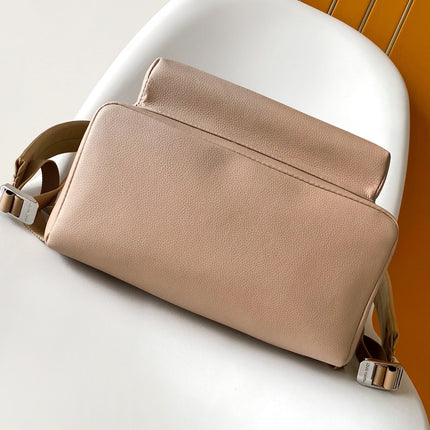 LV 25S TAKEOFF BACKPACK 43 IN BEIGE CALFSKIN