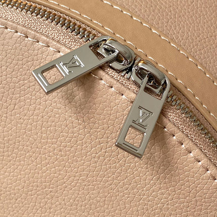 LV 25S TAKEOFF BACKPACK 43 IN BEIGE CALFSKIN