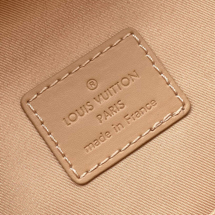 LV 25S TAKEOFF BACKPACK 43 IN BEIGE CALFSKIN