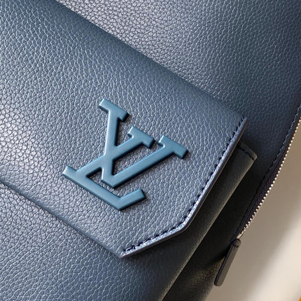 LV 25S TAKEOFF BACKPACK 43 IN ATLANTIC BLUE CALFSKIN