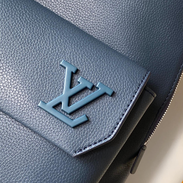 LV 25S TAKEOFF BACKPACK 43 IN ATLANTIC BLUE CALFSKIN