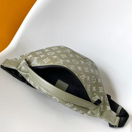 LV 25S DISCOVERY BUMBAG 44 IN OLIVE GREEN MONOGRAM CALFSKIN AND CANVAS