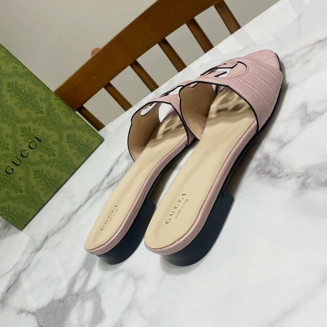 GG SLIDES IN PASTEL PINK CALFSKIN LOGO-EMBOSSED STRAP