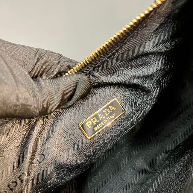 HOBO BAG 23 IN BLACK SMOOTH NAPPA LAMBSKIN GOLD HARDWARE