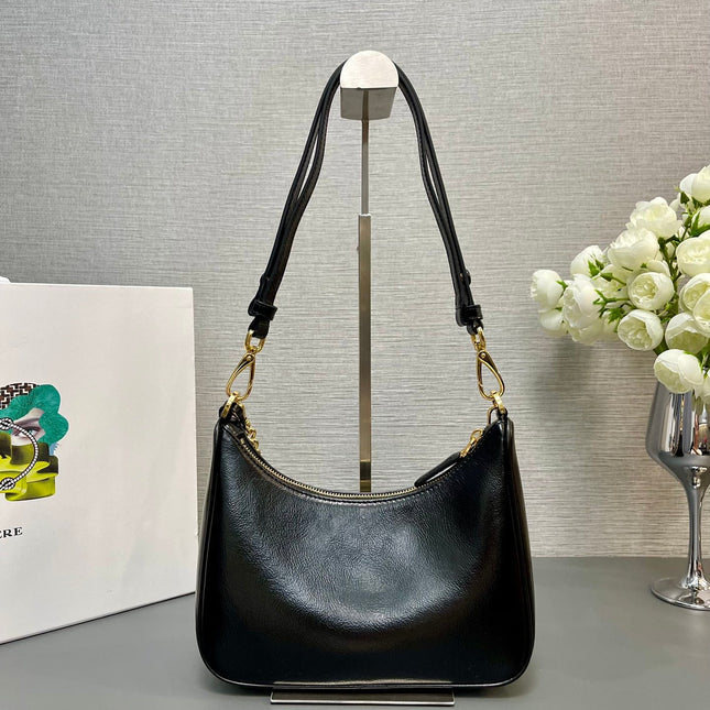 HOBO BAG 23 IN BLACK PATENT NAPPA LAMBSKIN GOLD HARDWARE