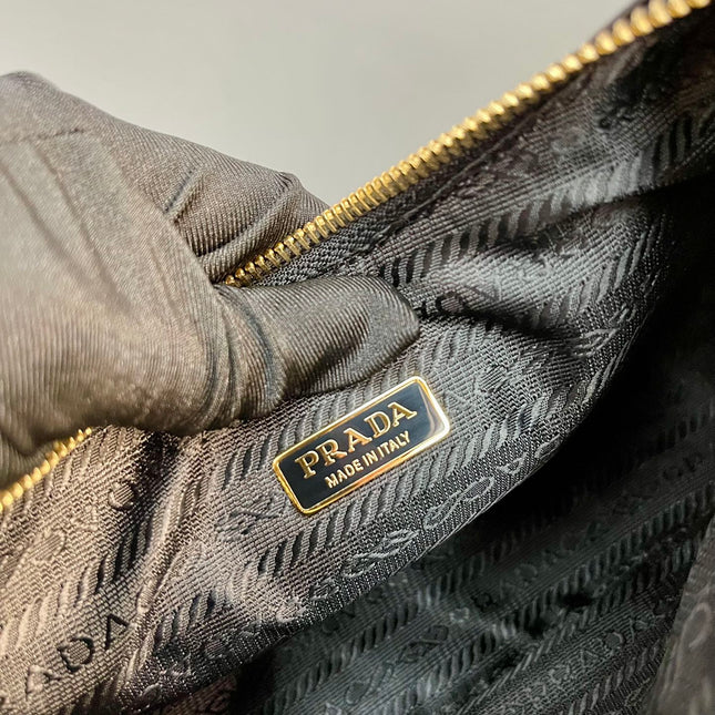 HOBO BAG 23 IN BLACK PATENT NAPPA LAMBSKIN GOLD HARDWARE