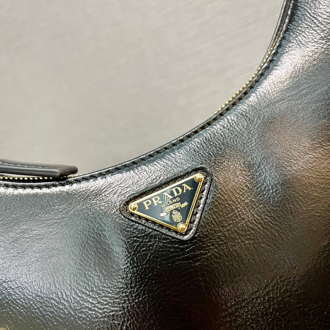 HOBO BAG 23 IN BLACK PATENT NAPPA LAMBSKIN GOLD HARDWARE