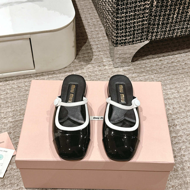 FLAT MULE IN BLACK AND WHITE PATENT CALFSKIN