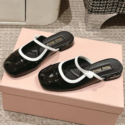 FLAT MULE IN BLACK AND WHITE PATENT CALFSKIN