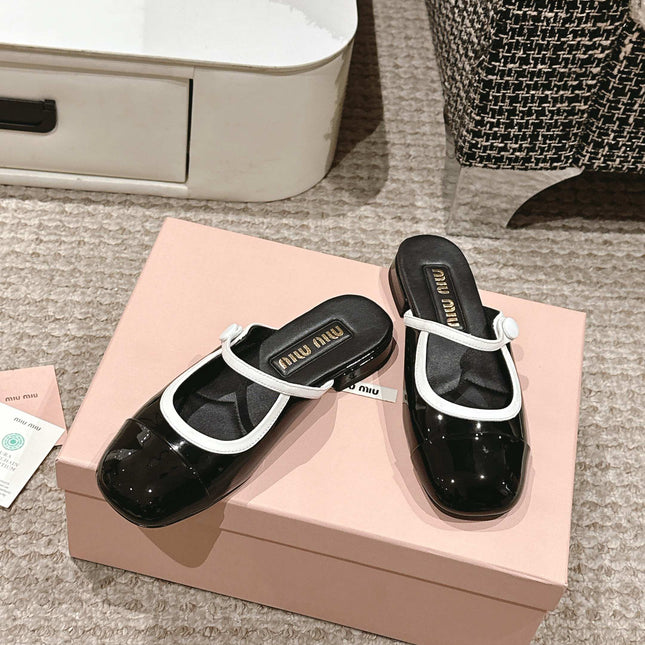FLAT MULE IN BLACK AND WHITE PATENT CALFSKIN
