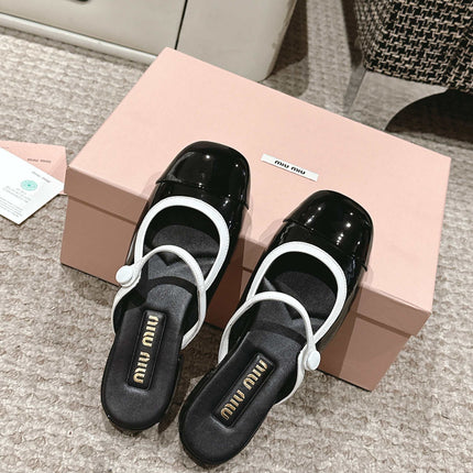 FLAT MULE IN BLACK AND WHITE PATENT CALFSKIN