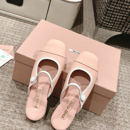 FLAT MULE IN PALE PINK PATENT CALFSKIN