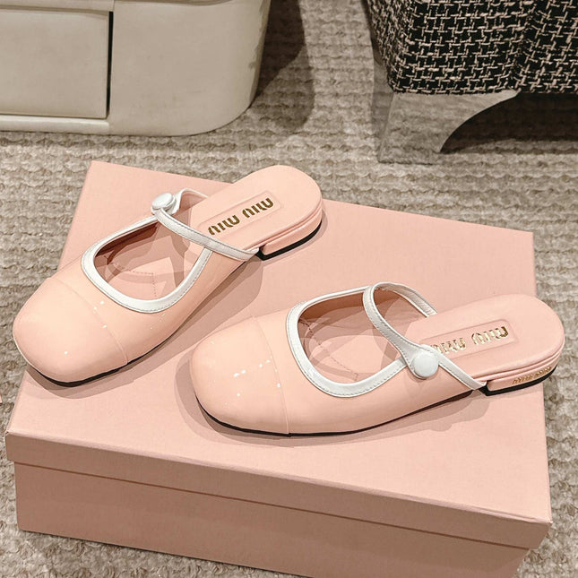 FLAT MULE IN PALE PINK PATENT CALFSKIN