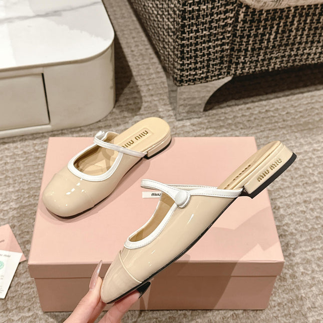 FLAT MULE IN BISQUE BEIGE PATENT CALFSKIN