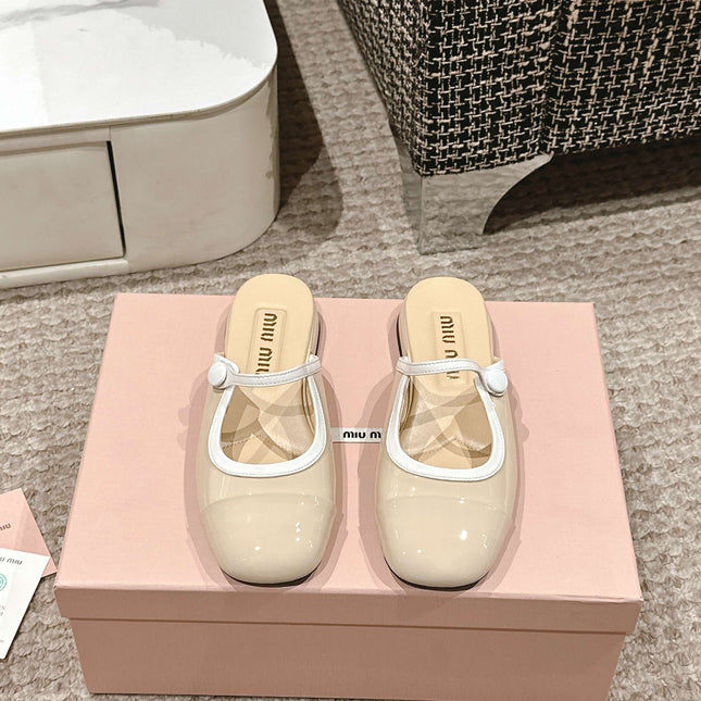 FLAT MULE IN BISQUE BEIGE PATENT CALFSKIN