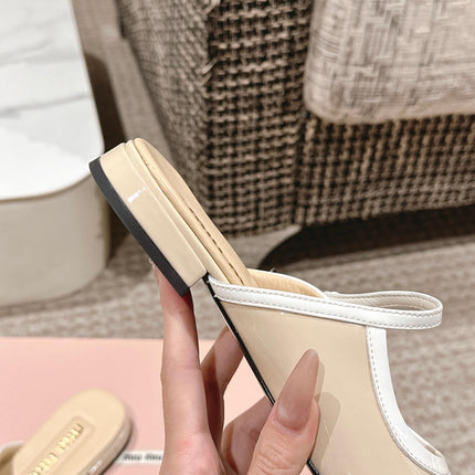 FLAT MULE IN BISQUE BEIGE PATENT CALFSKIN