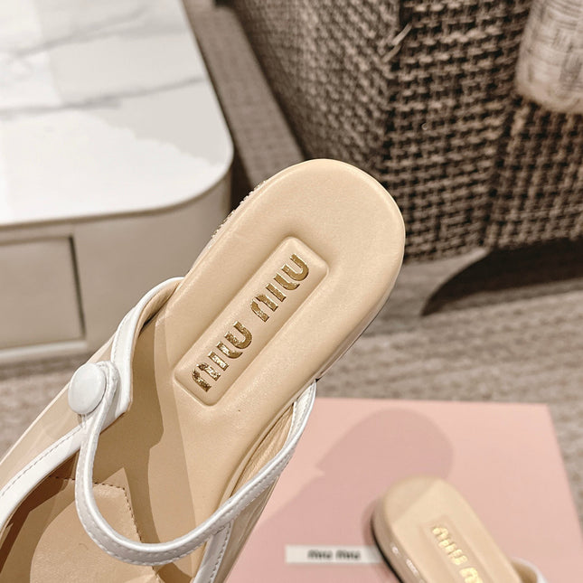 FLAT MULE IN BISQUE BEIGE PATENT CALFSKIN