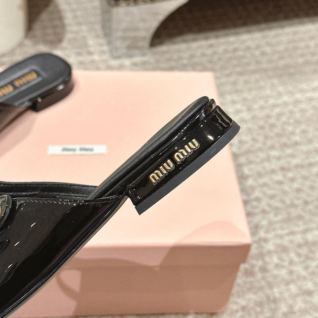 FLAT MULE IN BLACK PATENT CALFSKIN