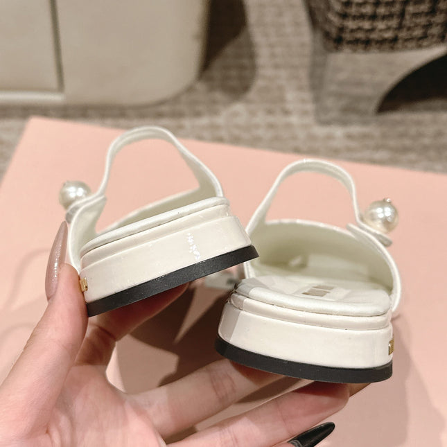 FLAT MULE IN WHITE MIX BLACK PATENT CALFSKIN